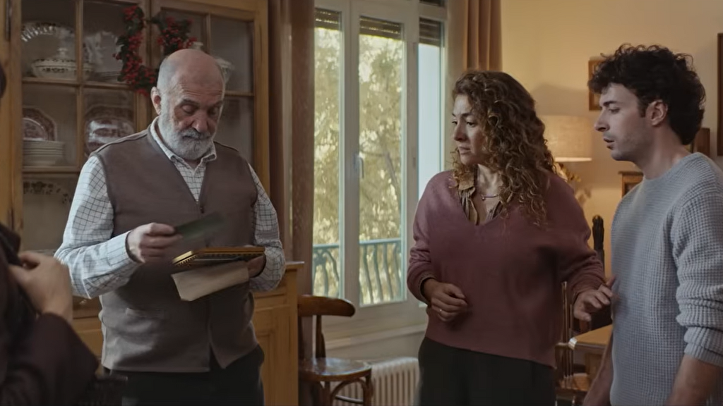 Así es el emotivo anuncio de la Lotería de Navidad 2025: ¿por qué una persona no cobraría un décimo premiado?