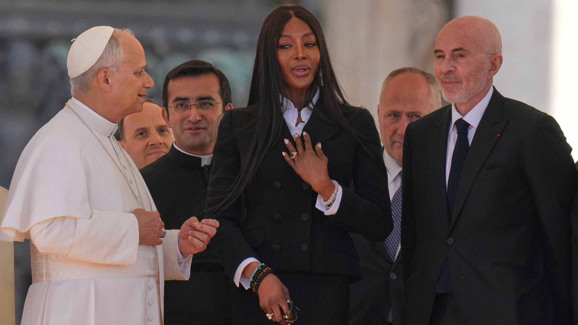 El papa León XIV junto a Naomi Campbell