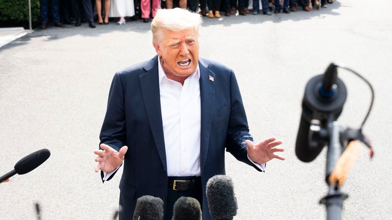 Donald Trump acusa a los demócratas de "desviar la atención" con el ...