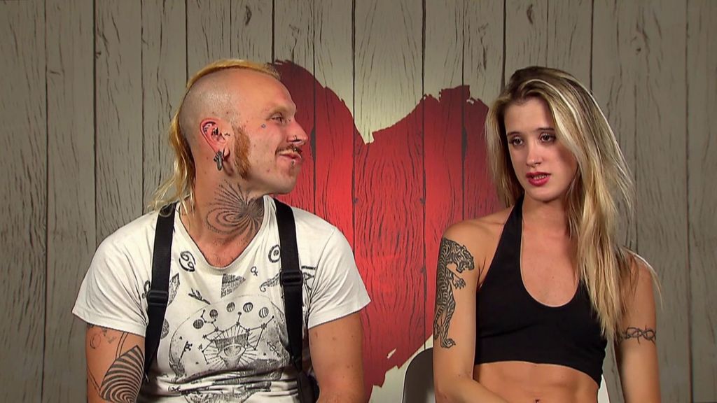 Un soltero de 'First Dates' espanta a su cita al hablar sobre su exnovia: "Es una redflag"