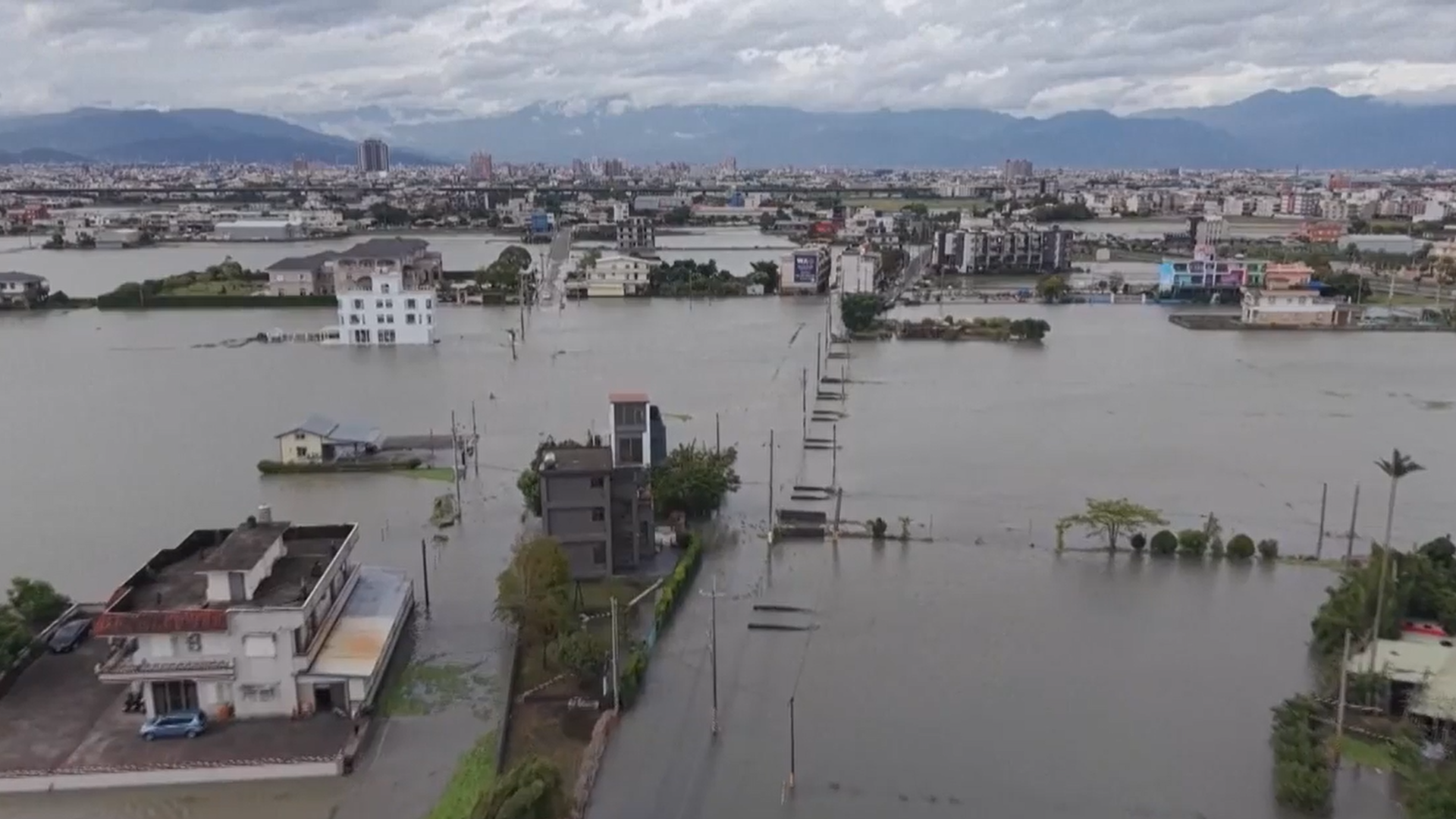 Imágenes de las consecuencias del tifón Fung Wong en Taiwán