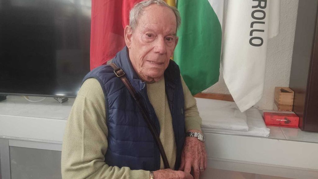 Juan Alba en la peña que frecuenta con sus amigos