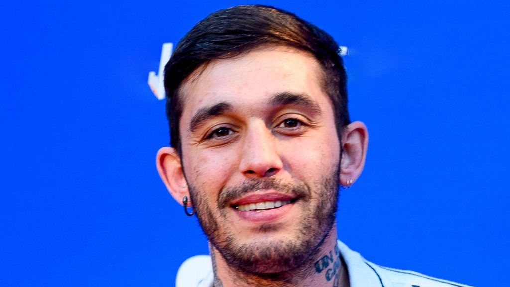 La familia de 'Los Serrano' se reúne para arropar a Víctor Elías en su regreso al Madrid con 'Yo sostenido'