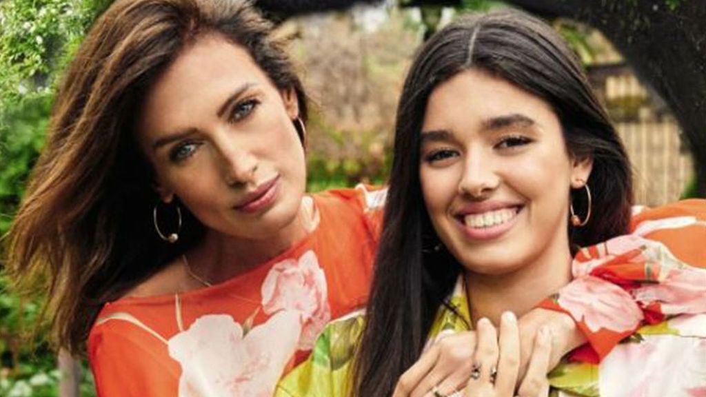 Nieves Álvarez y su hija Bianca en la portada de la revista ¡Hola!
