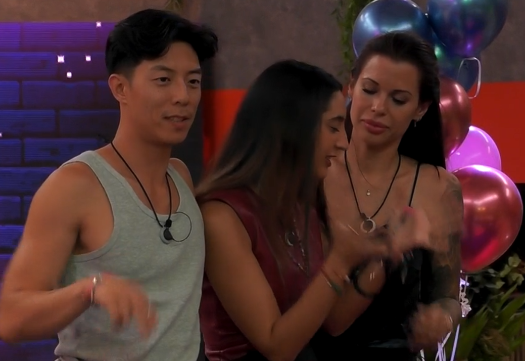 Paula, más cerca de Joon y Patricia