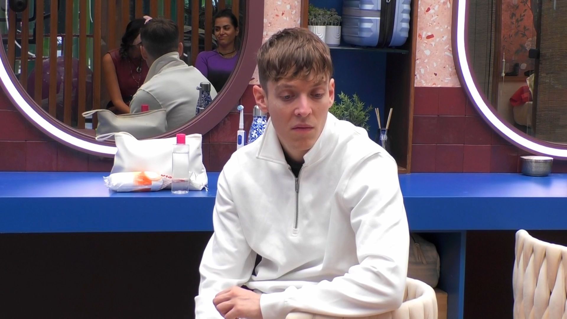 Raúl en el cuarto de baño