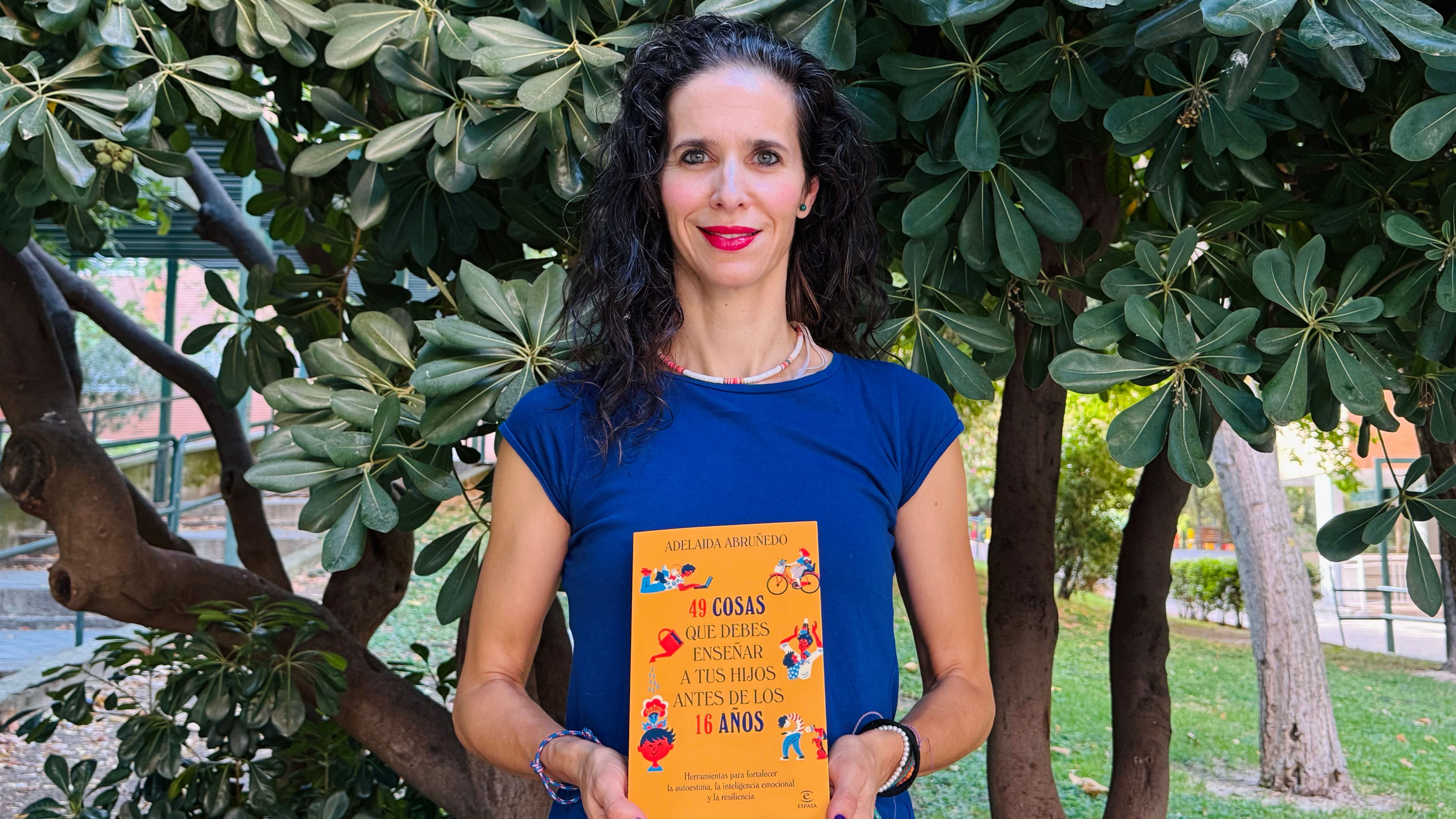 Adelaida Abruñedo, con su libro '49 cosas que debes enseñar a tus hijos antes de los 16 años'