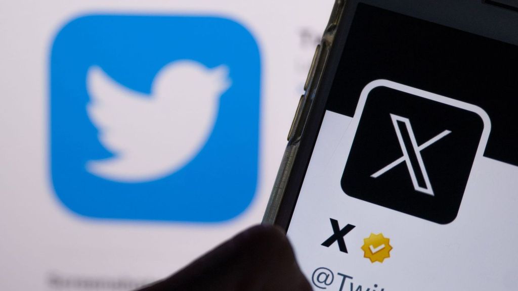 Archivo - FILED - 24 July 2023, Berlin: The white letter X can be seen on a black background, while the previous logo of the short message service Twitter is displayed in the background. Photo: Monika Skolimowska/dpa