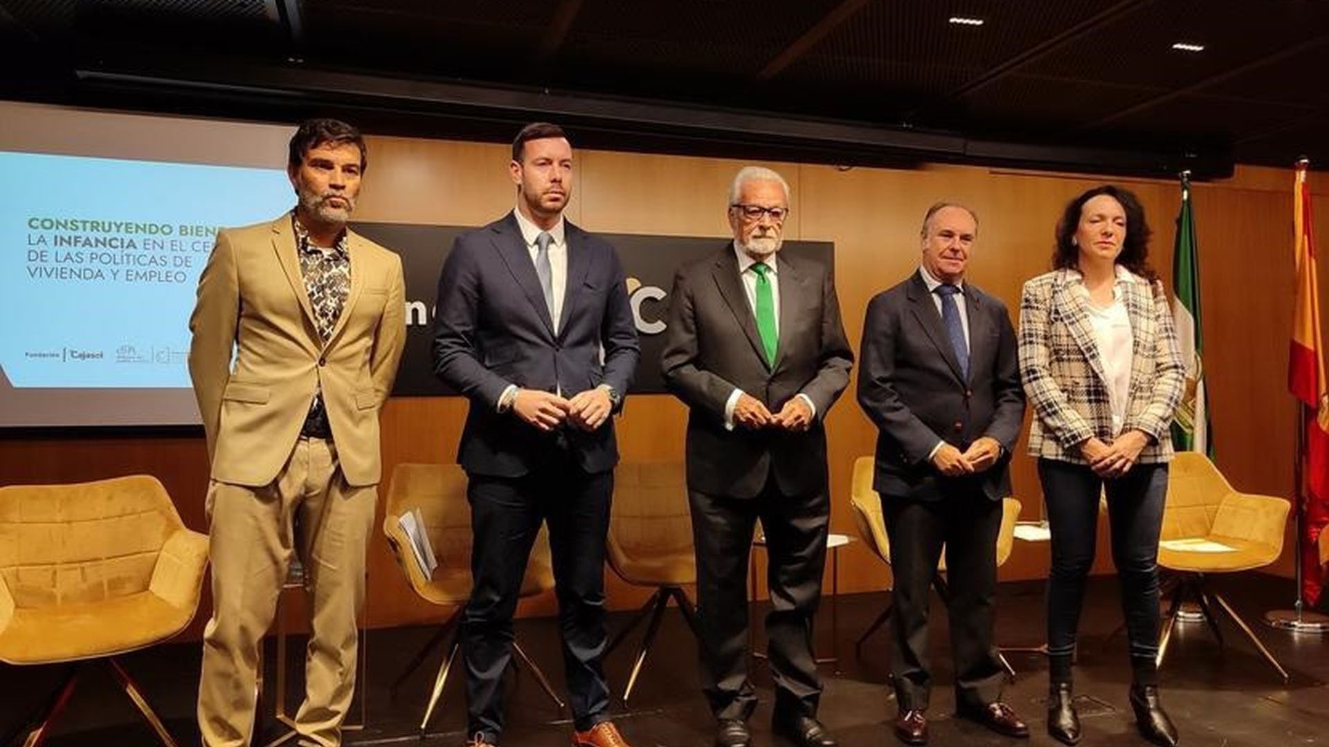 El Defensor de la Infancia y Adolescencia de Andalucía, Jesús Maeztu, y el director de Save the Children en Andalucía, Javier Cuenca.