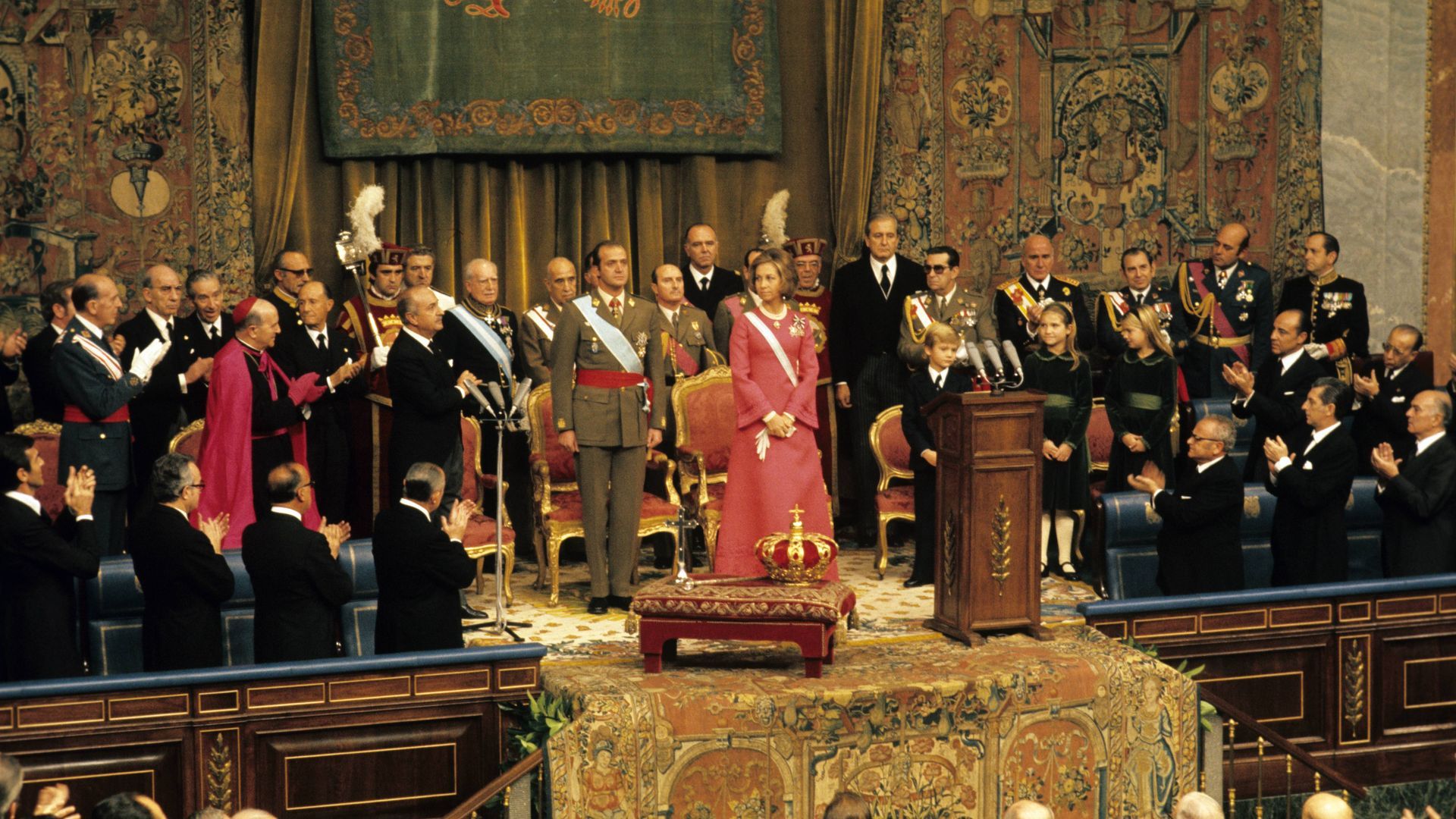 El look de Sofía en la coronación del rey Juan Carlos I