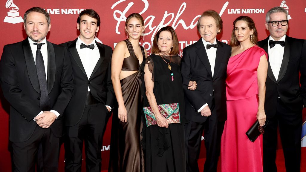 La familia de Raphael, en la gala Persona del Año de los Premios Grammy Latinos 2025