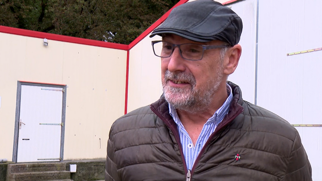 La impotencia de Javier, un granjero que tiene 30.000 gallinas confinadas por la gripe aviar: "Están como si estuviesen en la cárcel"