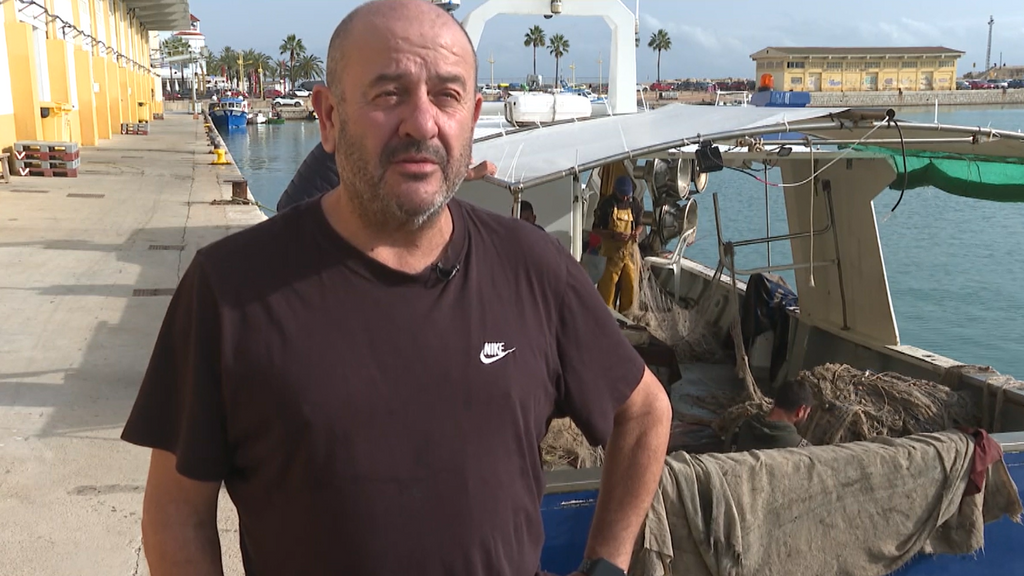 Los pescadores denuncian que podría faltar pescado en Navidad si la UE no les deja trabajar más: "El poco que habrá será super caro"