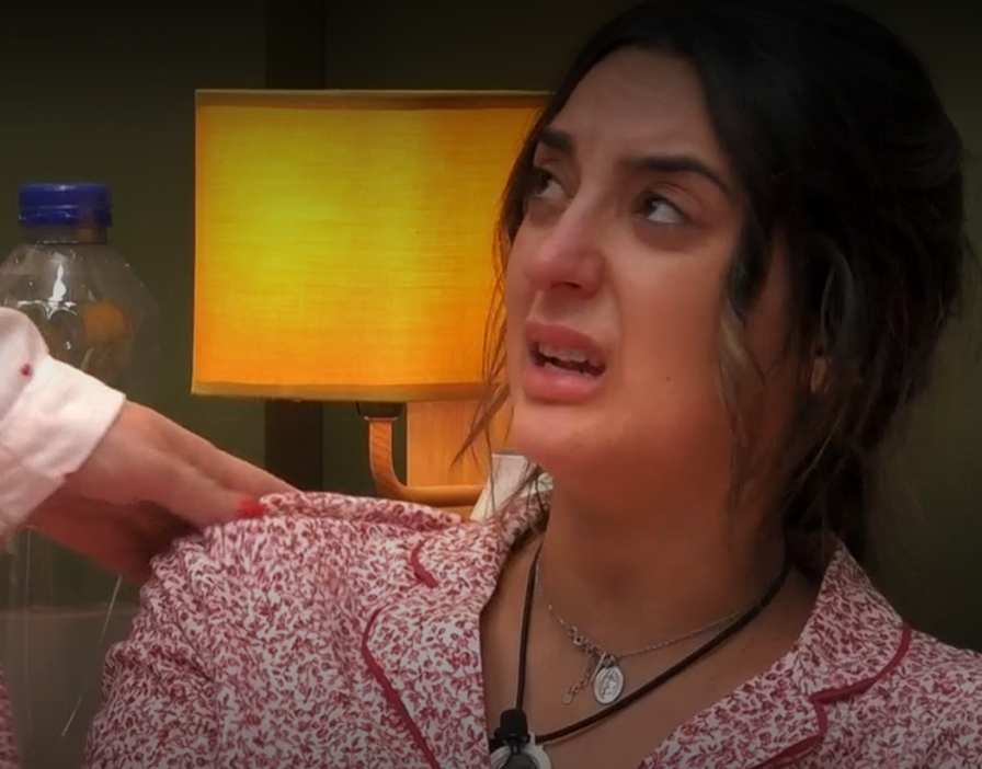 Paula rompe a llorar