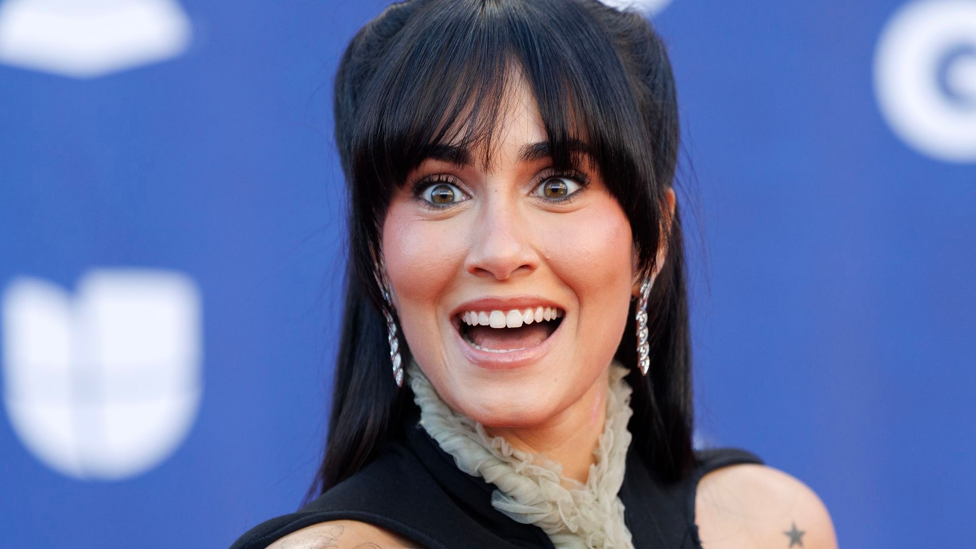 Aitana en la alfrombra roja de los Latin Grammy 2025