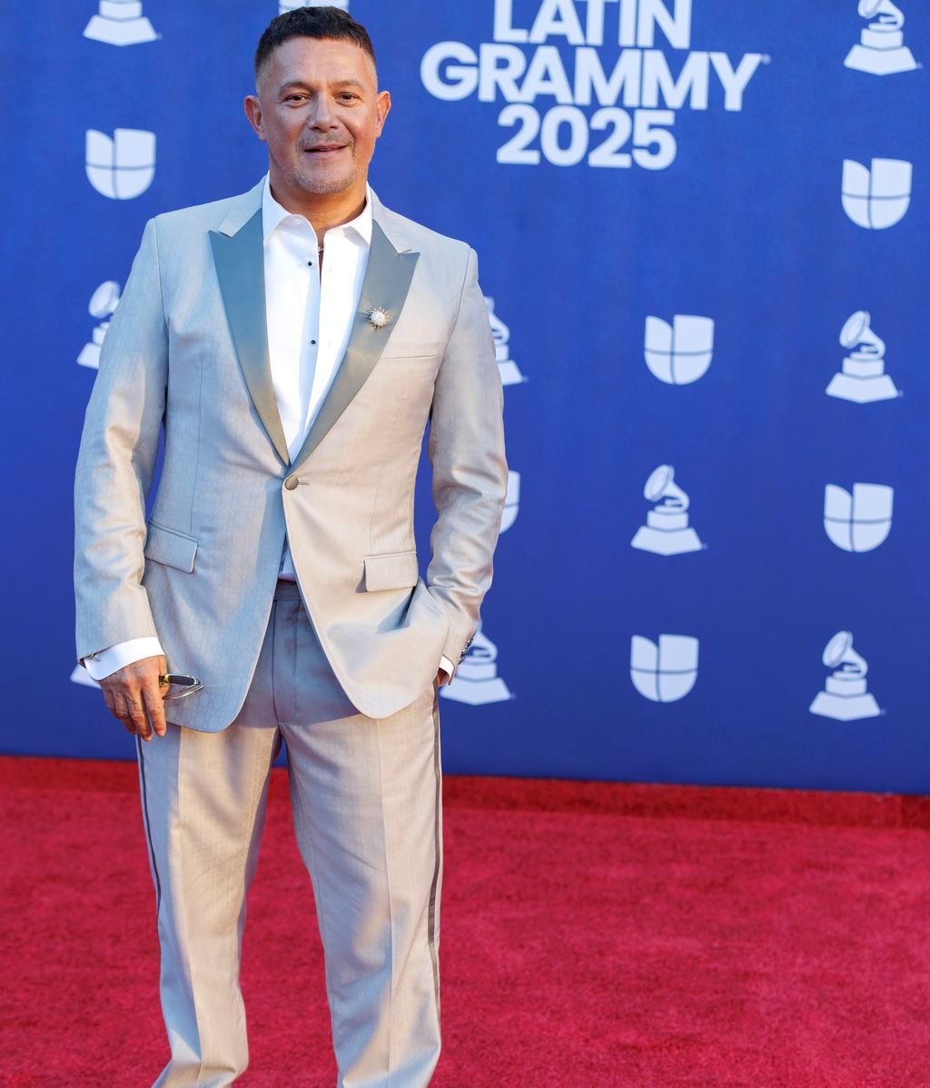 Alejandro Sanz en la alfombra roja de los Latin Grammy 2025