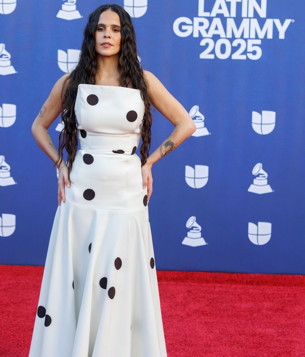 Ángeles Toledano en la alfombra roja de los Latin Grammy 2025