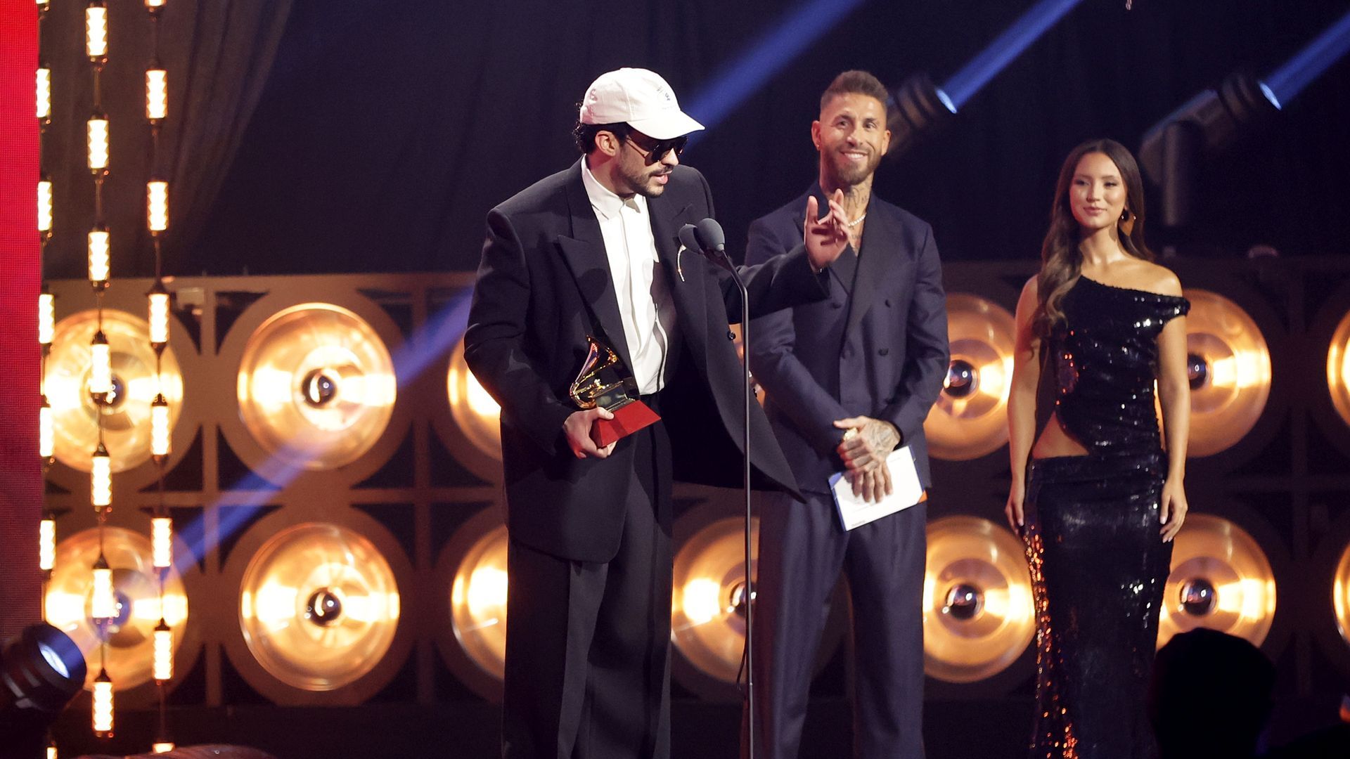 Bad Bunny y Sergio Ramos en los Latin Grammy 2025