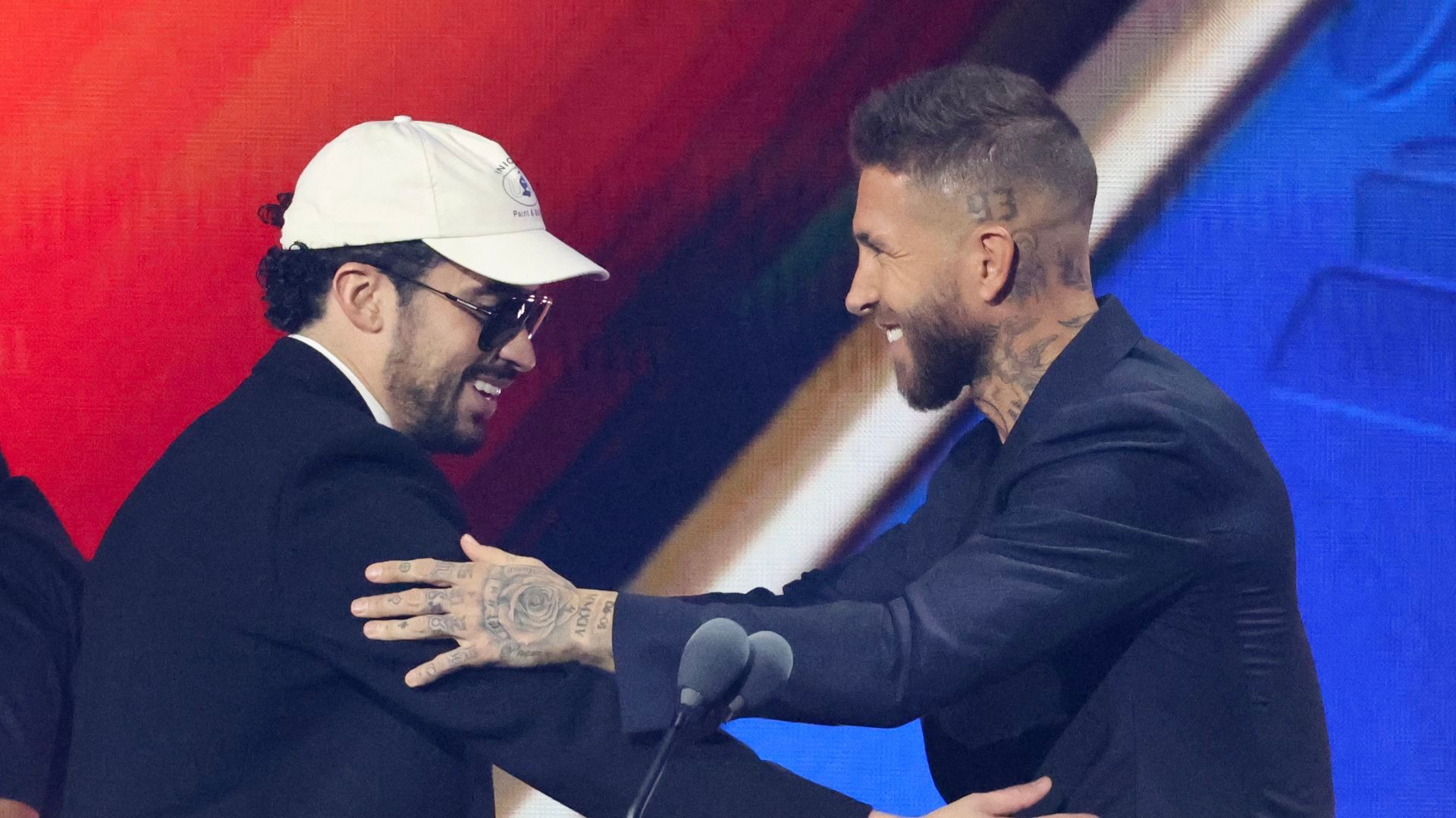 Bad Bunny y Sergio Ramos en los Latin Grammy 2025