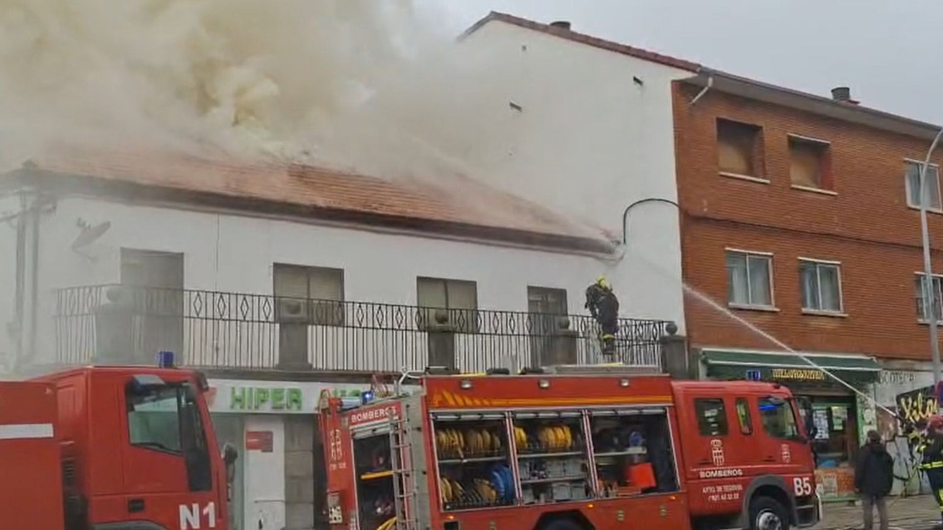 Imagen de la casa que se ha incendiado en El Espinar.