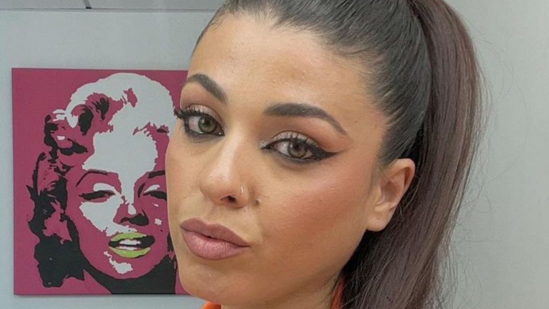 Lola Mencía posa en bikini y muestra su cuerpo un mes después de su segunda liposucción