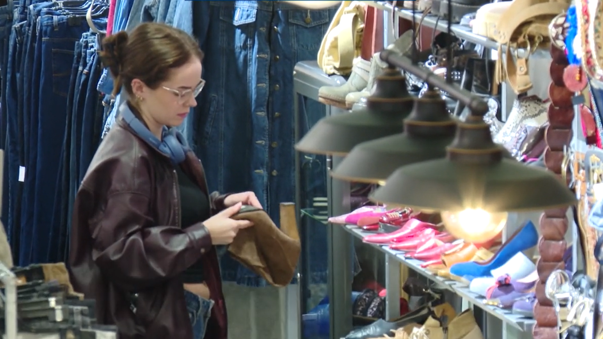 Los españoles gastarán más estas navidades: regalar ropa de segunda mano se convierte en la primera opción en España