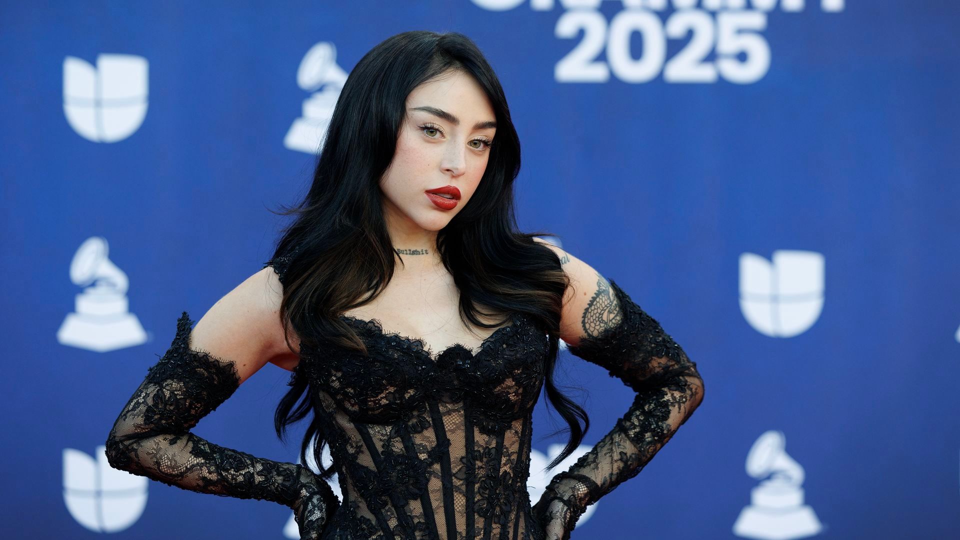 Nicki Nicole en la alfombra roja de los Latin Grammy 2025