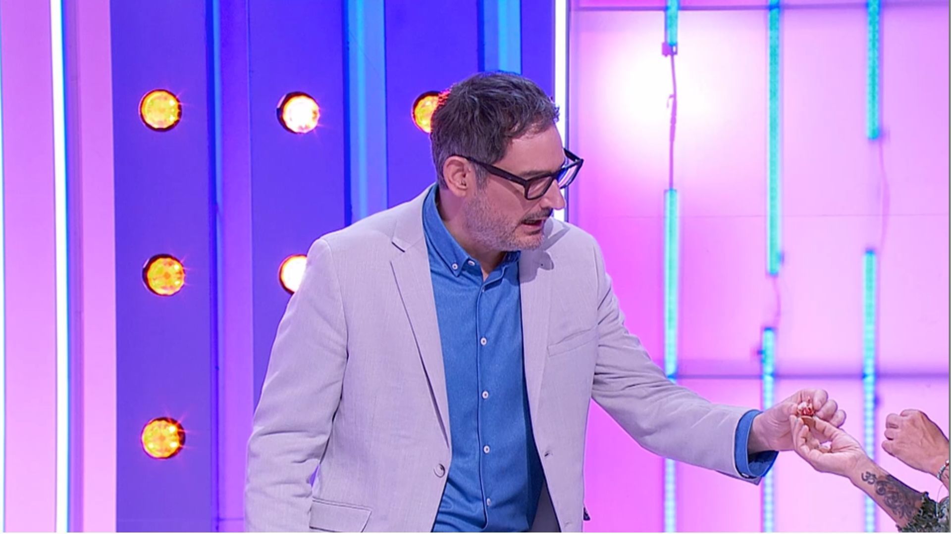 Una concursante sorprende con su amuleto a Eugeni Alemany: "Mi amiga pensaba que no me atrevería a traerlo"