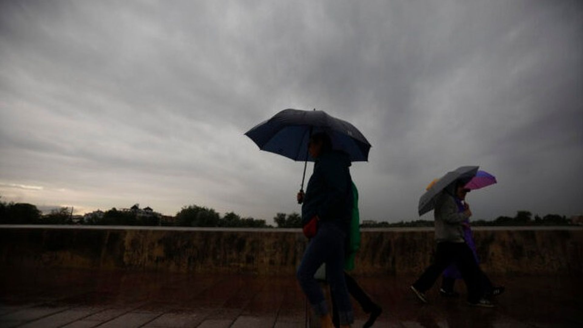 Avisos en siete comunidades, cuatro en nivel naranja, por intensas lluvias, rachas de viento o temporal marítimo
