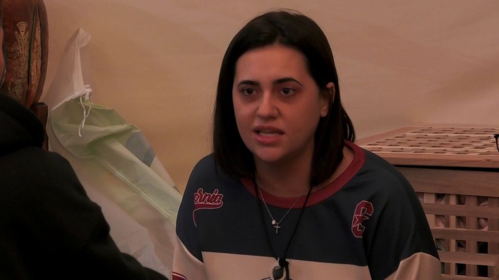 ¡Guerra en el Oasis! Rocío acusa a Aroa de intentar hacer una carpeta con Cristian: "Sabes cómo va este programa"