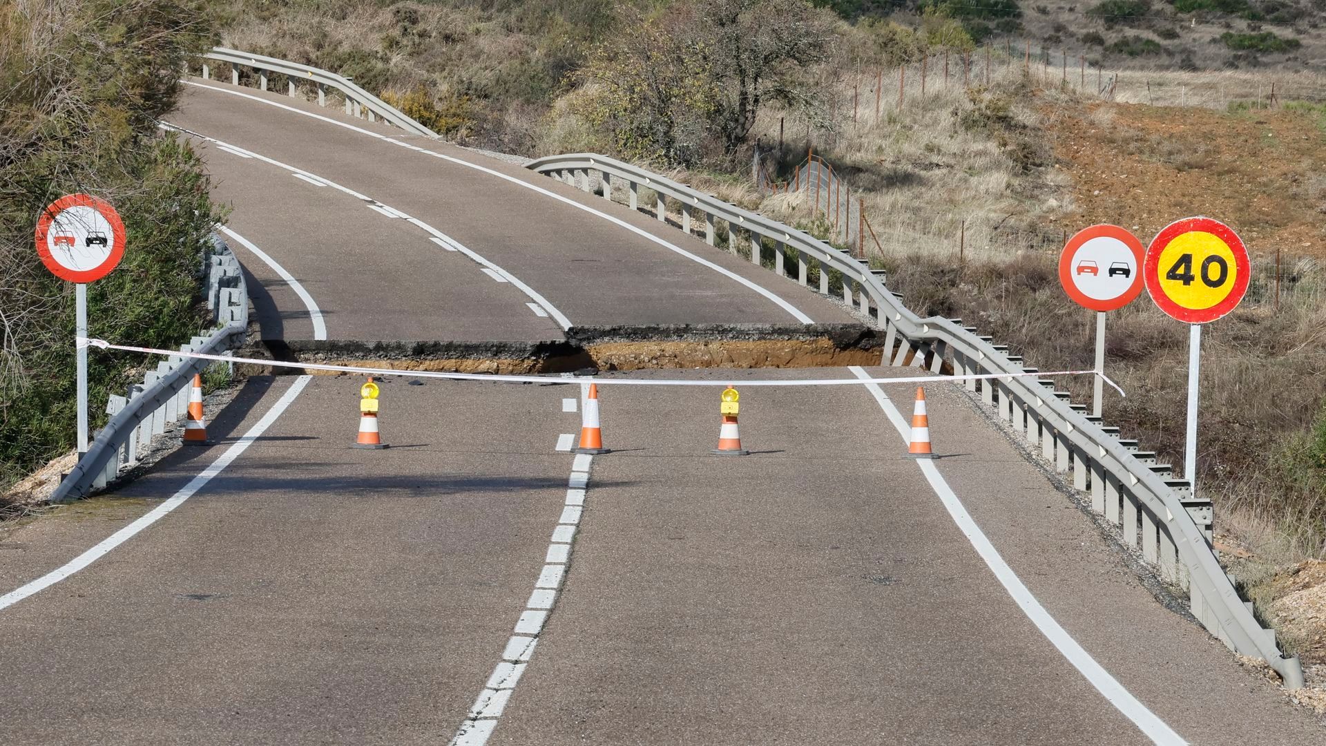 El impresionante socavón en Sevilla