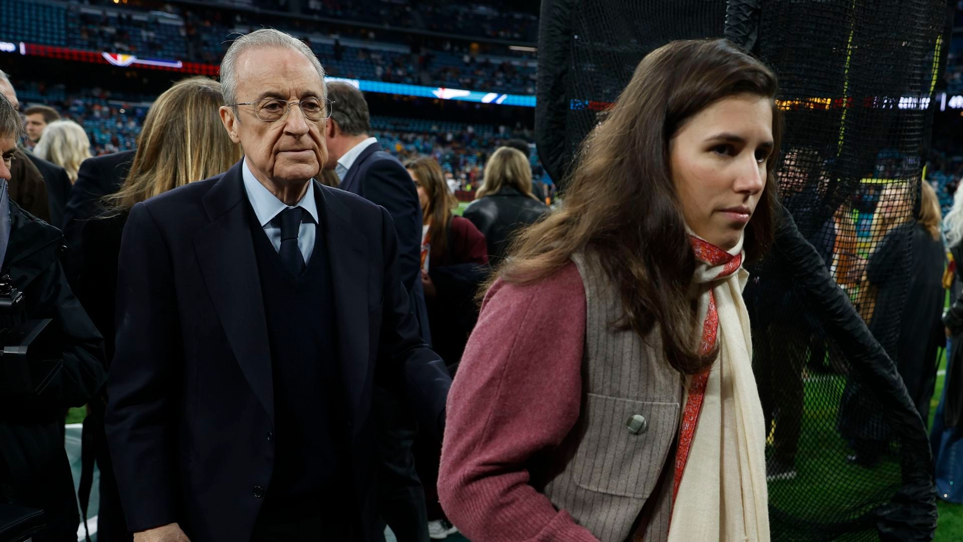 Florentino Pérez y Teresa Uquijo, en el partido de los Miami Dolphins y los Washington Commanders de la NFL en Madrid