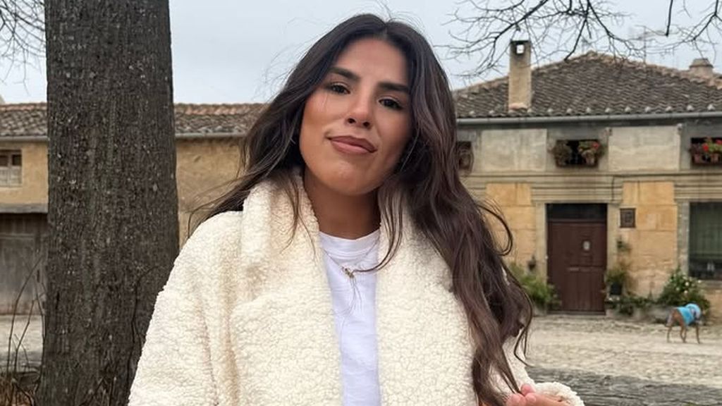 Isa Pantoja en un pueblo rural