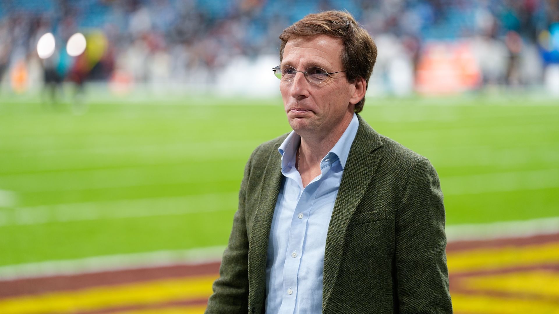 José Luis Matínez Almeida, en el partido de los Miami Dolphins y los Washington Commanders de la NFL en Madrid