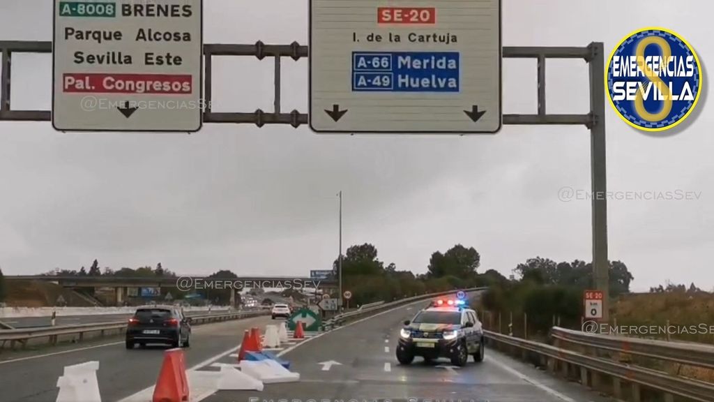La autovía SE-20 de Sevilla, cerrada al tráfico por los desperfectos ocasionados por la borrasca 'Claudia'