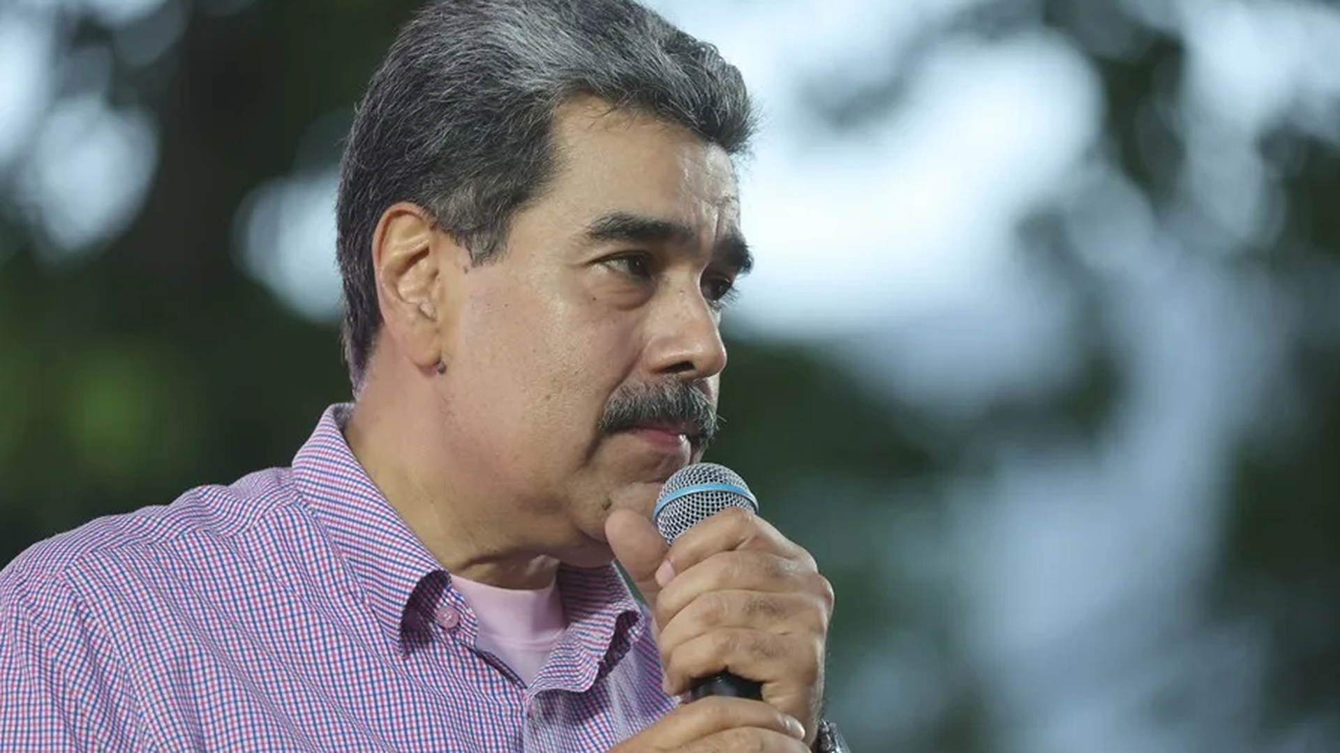 Nicolás Maduro convoca a una movilización permanente frente a los ejercicios de EE.UU y se lanza a cantar "Imagine" de John Lenon
