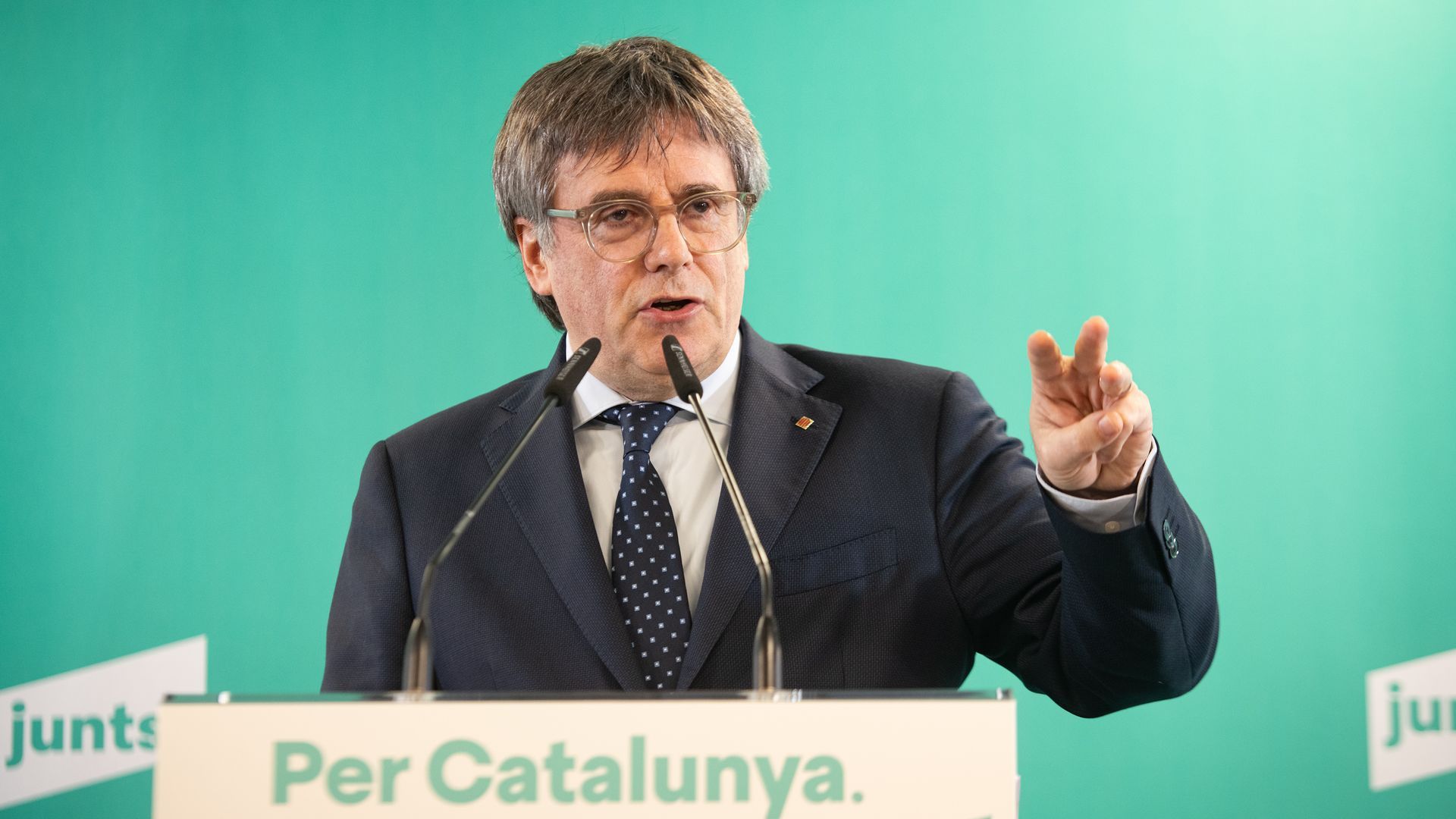 Carles Puigdemont pide al Tribunal Constitucional que suspenda su orden de detención hasta el recurso de amparo