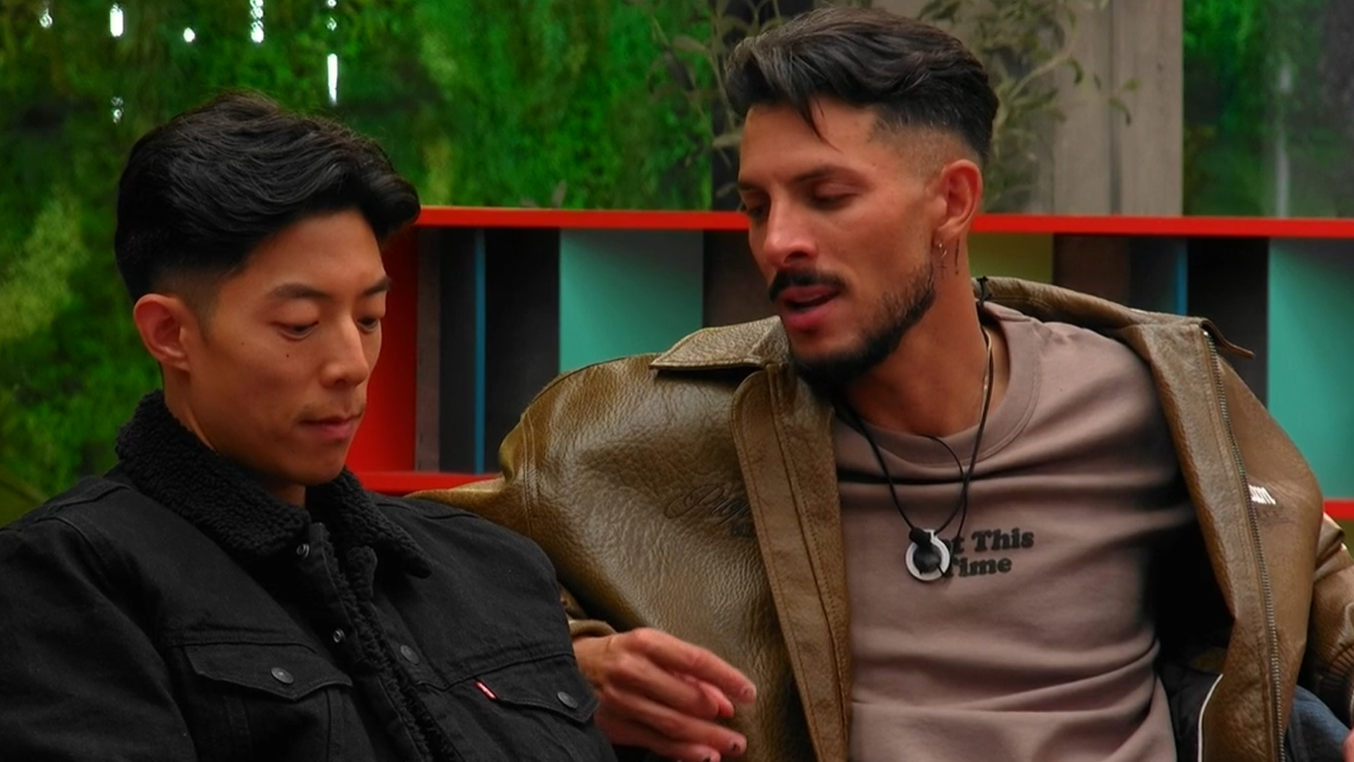 Cristian y Joon se emocionan