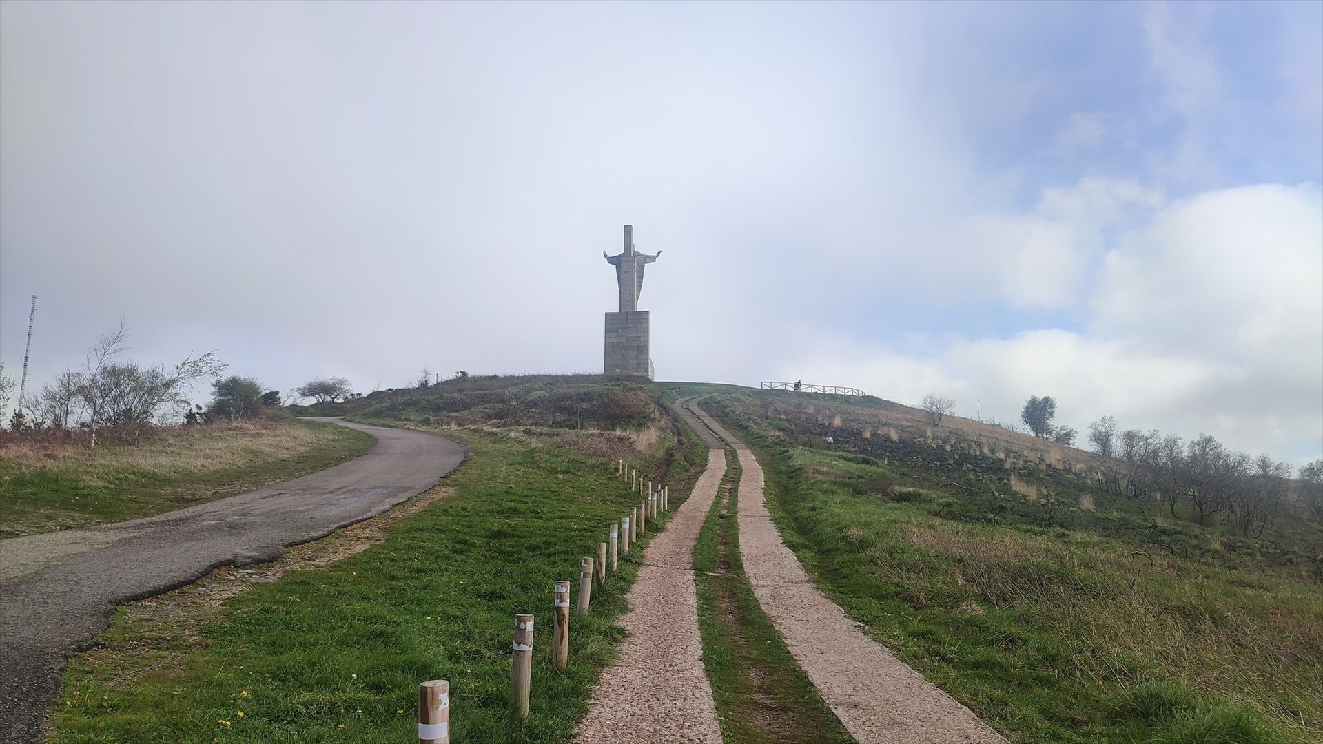 Detenido un hombre por un presunto delito de agresión sexual en la cima del Monte Naranco: un testigo alertó a la Policía