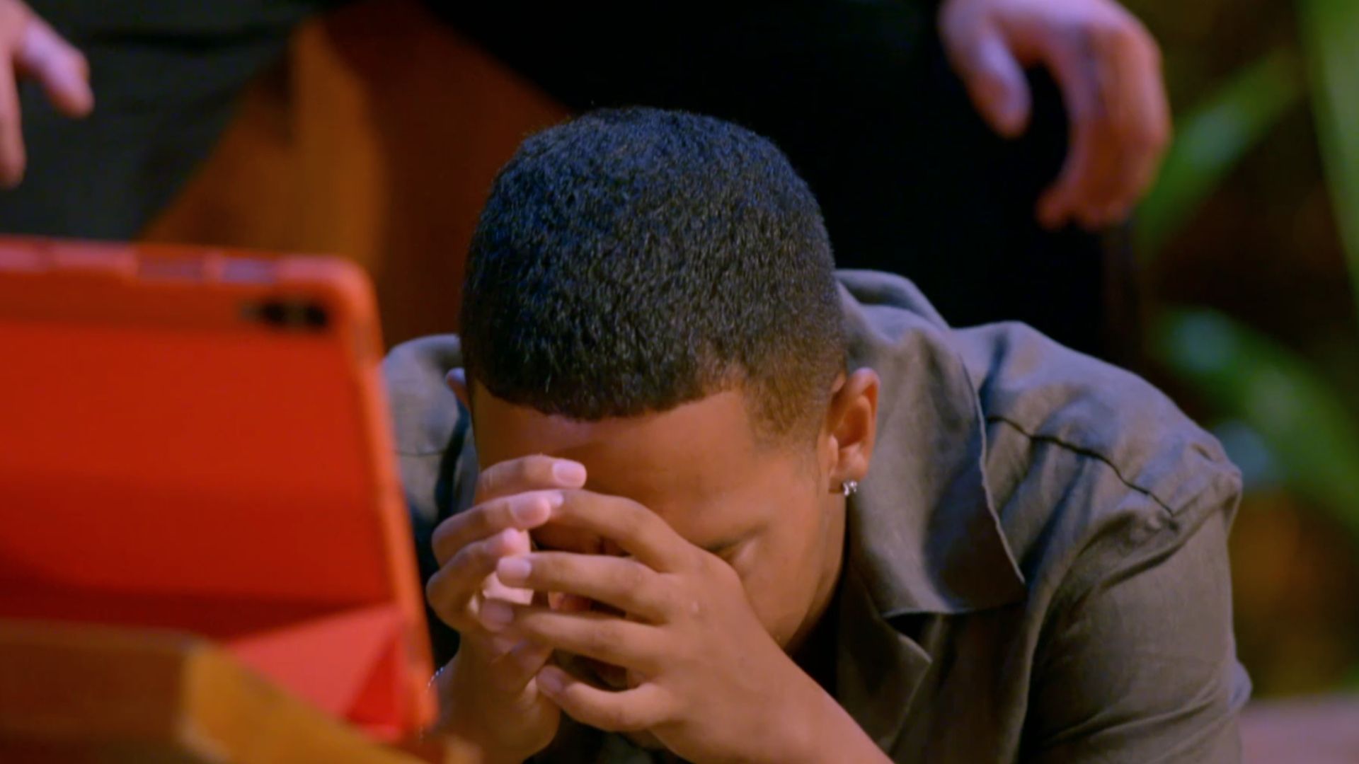 La huida de Gilbert a Villa Playa tras descubrir la infidelidad de Claudia  en 'La isla de las tentaciones 9'