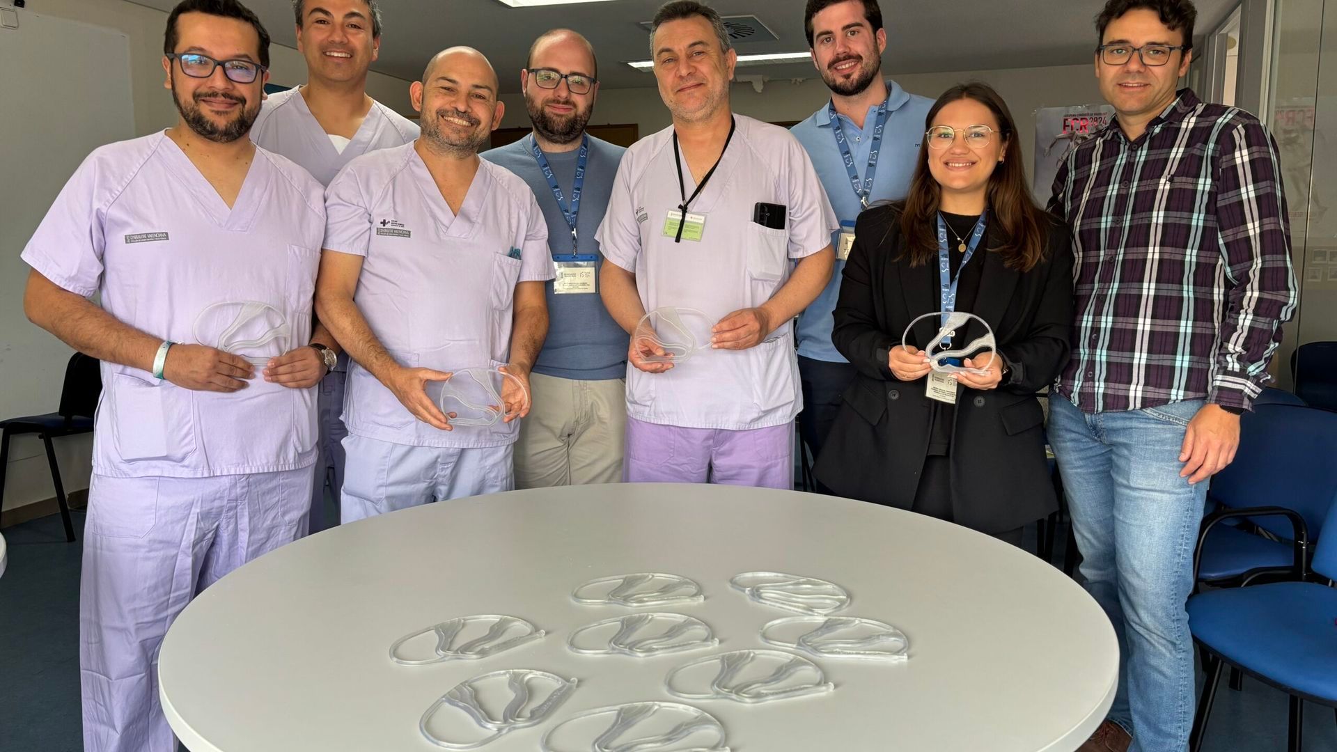 Investigadores que han diseñado un simulador de la arteria meníngea