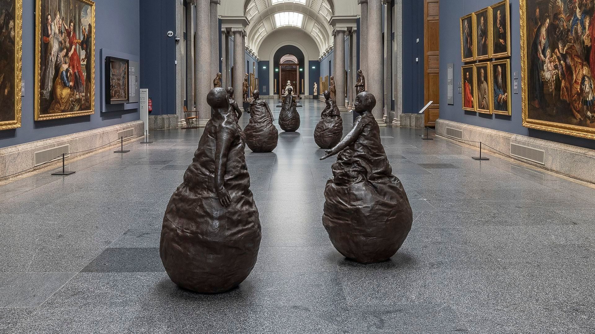 juan-munoz-regresa-al-museo-del-prado-con-la-exposicion-historias-de-arte-creo-un-universo-que-renov_da39-3