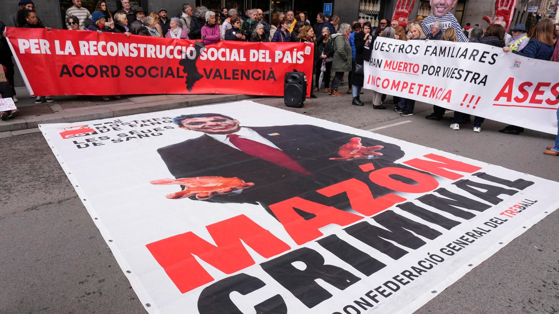 Las víctimas de la DANA piden cárcel para Mazón a las puertas del Congreso