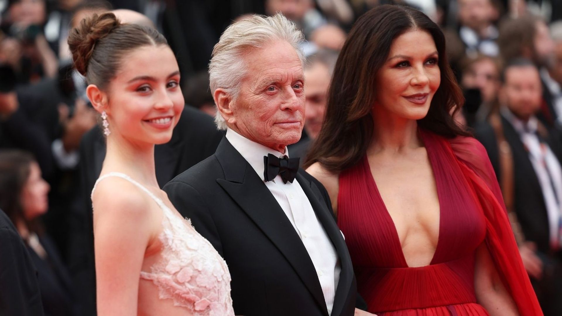 Michael Douglas y Catherine Zeta Jones junto a su hija Carys