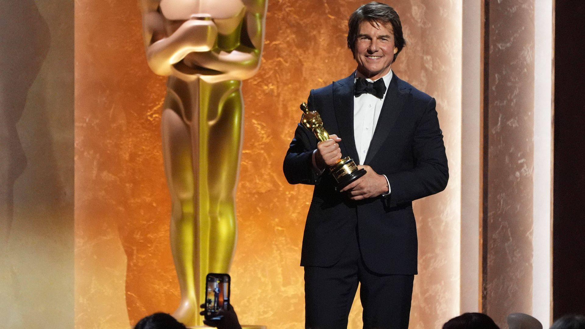 Tom Cruise recoge el Oscar Honorífico