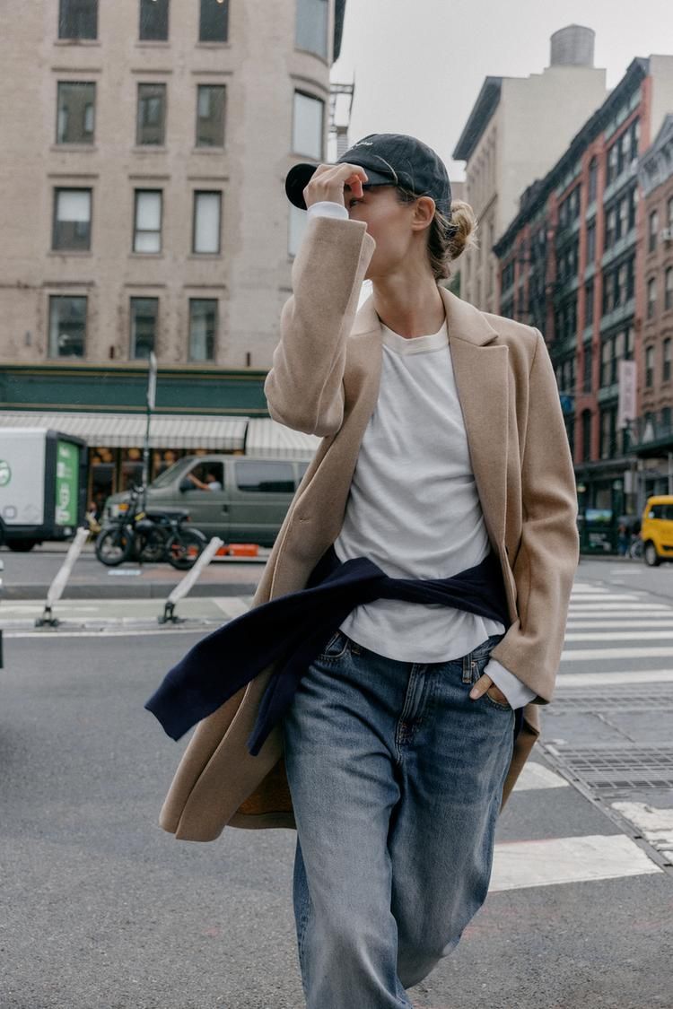 Abrigo básico de color camel