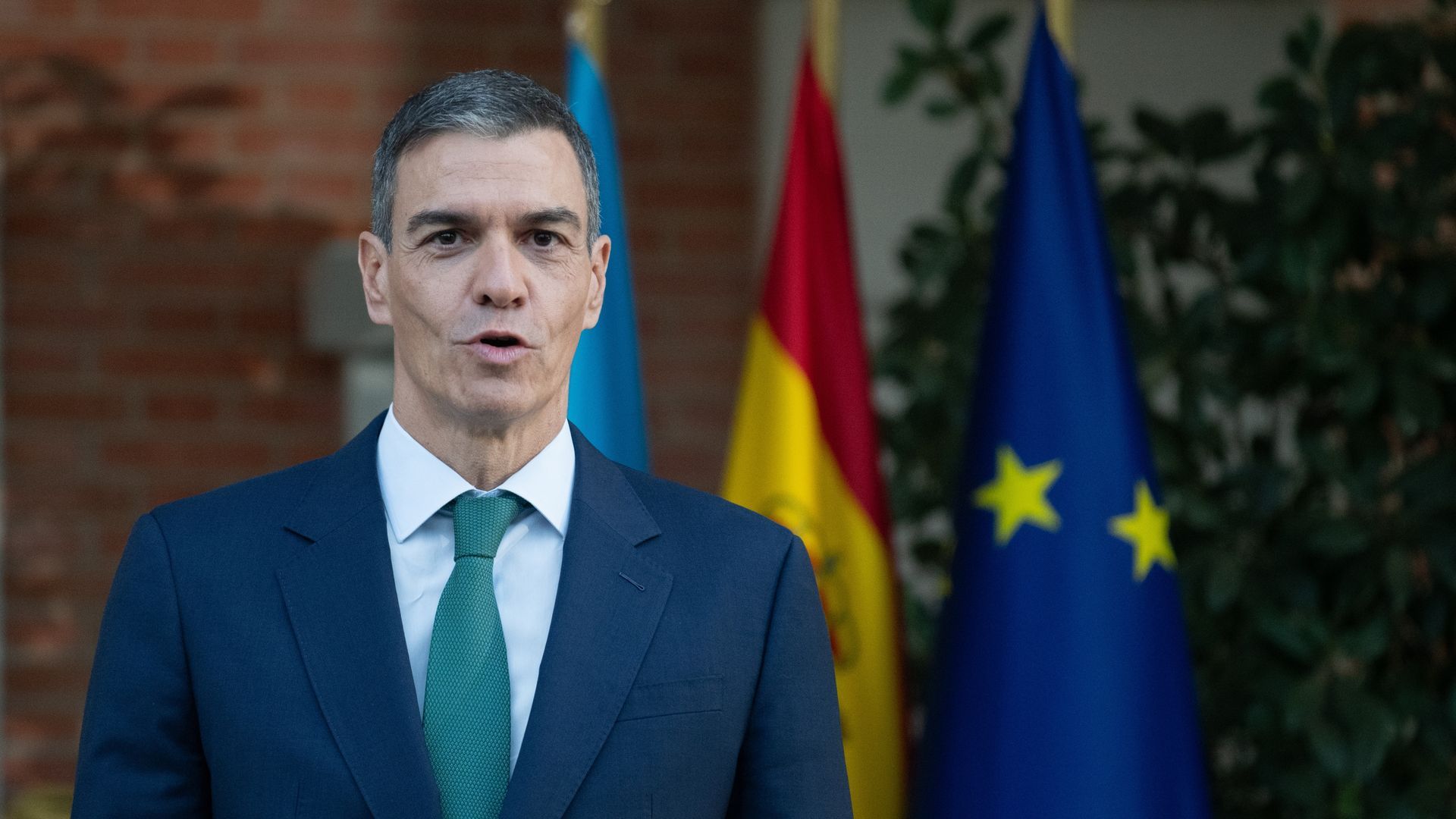 EuropaPress_7109090_presidente_gobierno_pedro_sanchez_recibe_presidente_ucrania_volodimir