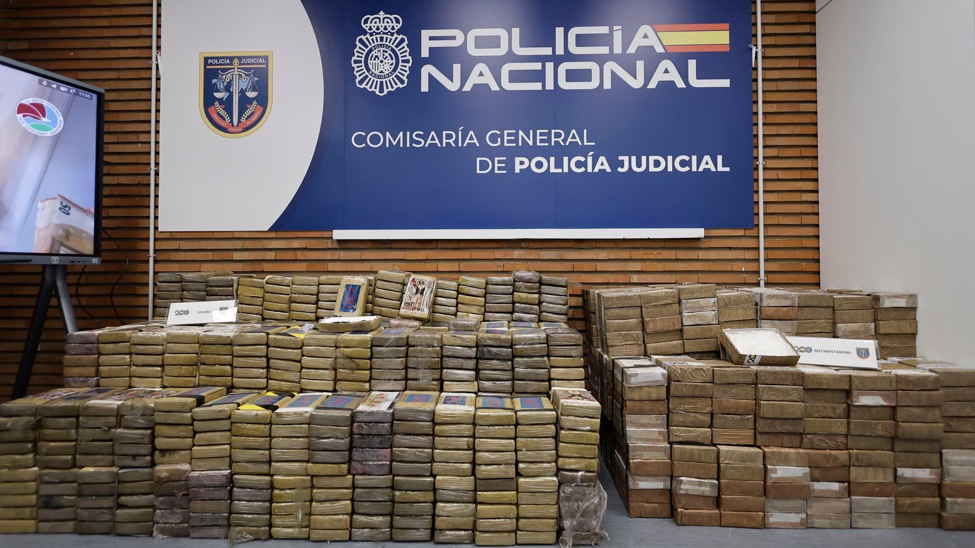golpe-al-cartel-de-jalisco-en-espana-20-detenidos-que-traian-droga-en-maquinaria-pesada-16-9-aspect_da39-2