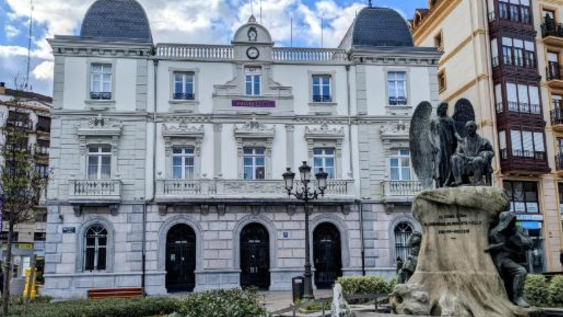 La alcaldesa de Santurtzi, Karmele Tubilla, ha perdido la confianza en la concejala Sonia López