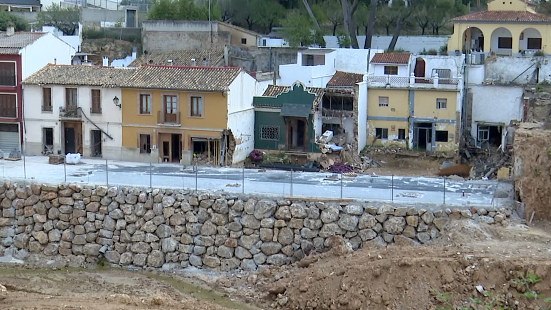 Refuerzo de taludes en Chiva junto a viviendas afectadas por la DANA